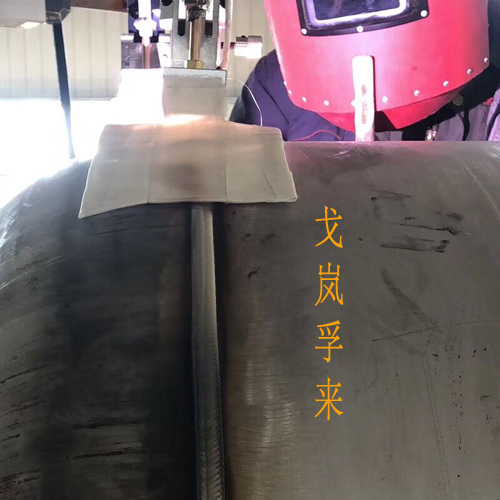 大型钛合金环缝自动焊接设备.jpg